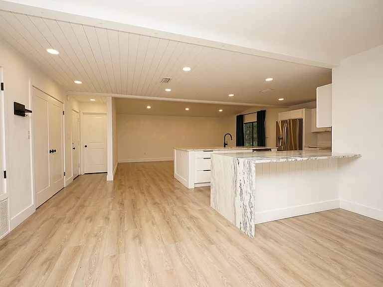 2419 Rocky Shores Dr — Photo 13