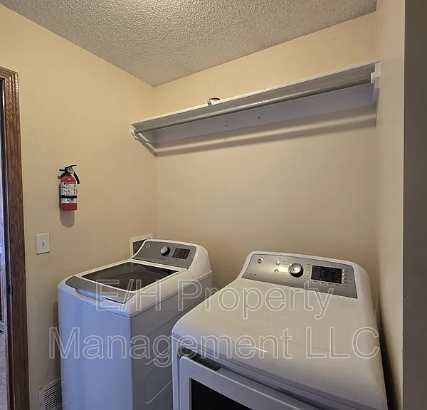 4462 S Elizabeth Ave — Photo 14