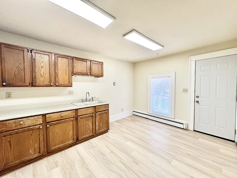 521 E Court St #4 — Photo 6