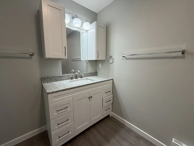 30-32 Osborne St #3 — Photo 11