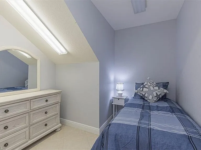 7837 Hawthorne Dr #1102 — Photo 22