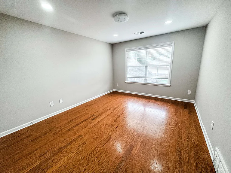 621 Covington Walk Ln S — Photo 15