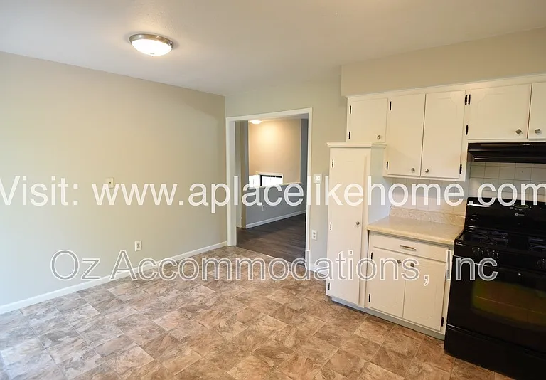 5521 Perry Ln — Photo 16