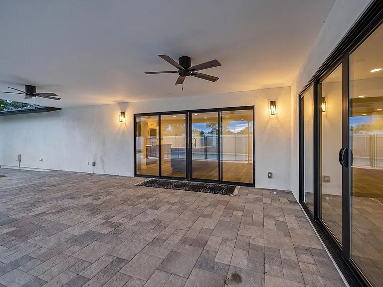 301 E Royal Palm Rd — Photo 52