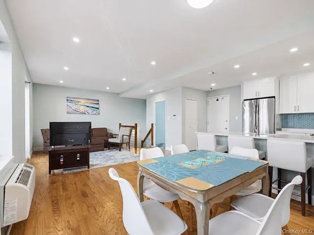 100 W Broadway #6C