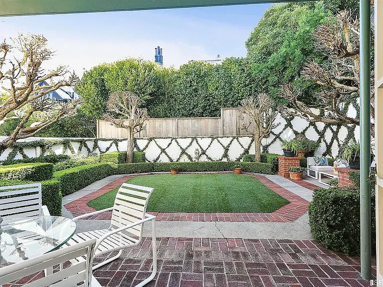 2519 Broadway St — Photo 4