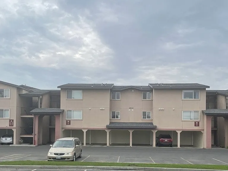 2900 Marina Shores Dr #107 — Photo 2