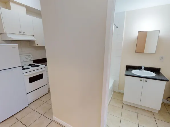 2938 Danforth Ave #2B, Toronto, ON M4C 1M5