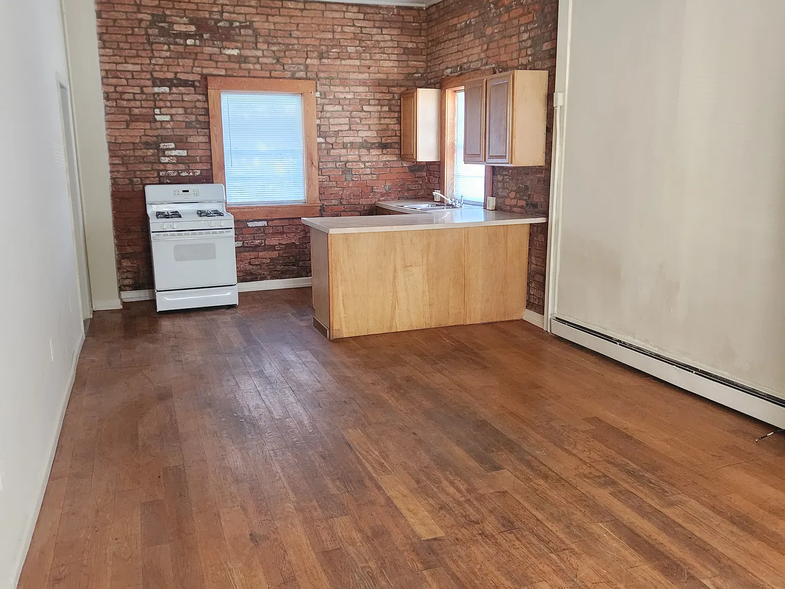 Studio, $1,000 — Photo 2