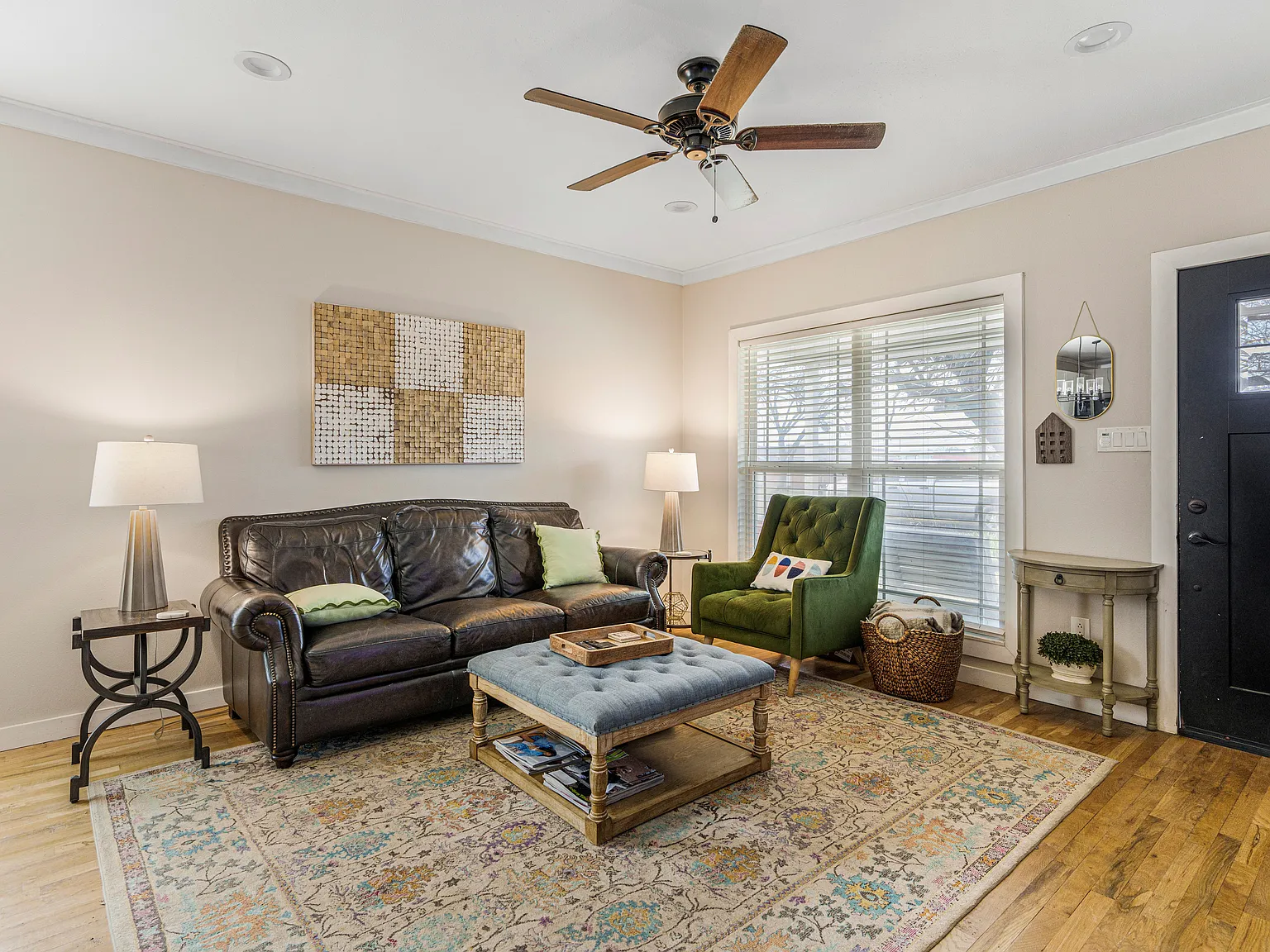 3 bed, $2,832 — Photo 2