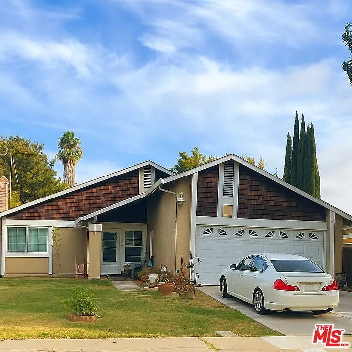 1371 Old West Dr photo 1
