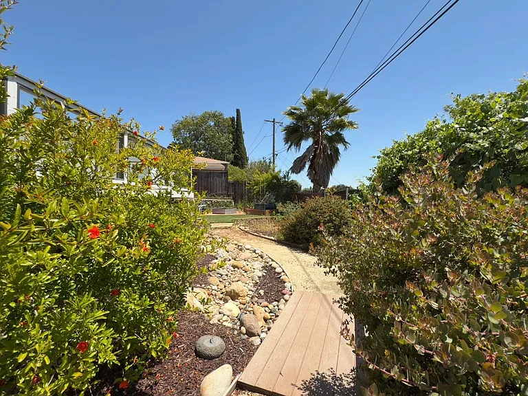 4572 Valencia Dr — Photo 16