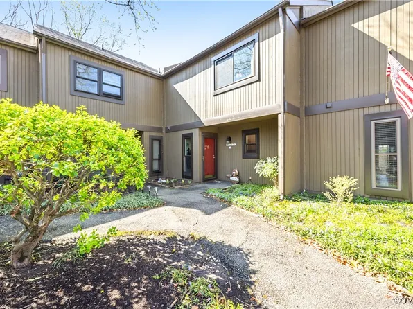 11629 E Briar Patch Dr, Midlothian, VA 23113