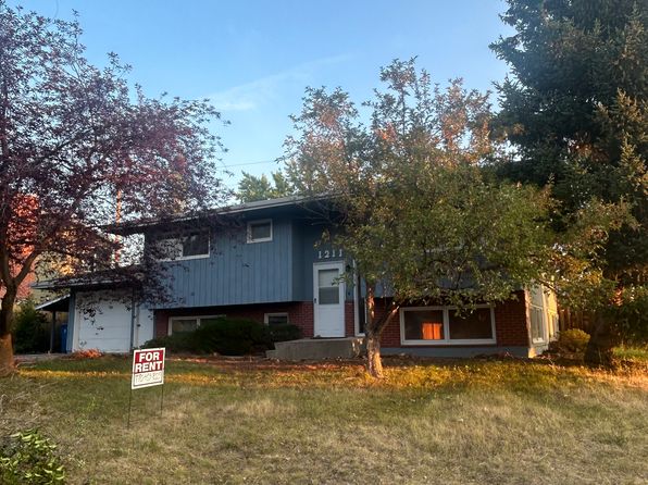 1211 Holly Dr