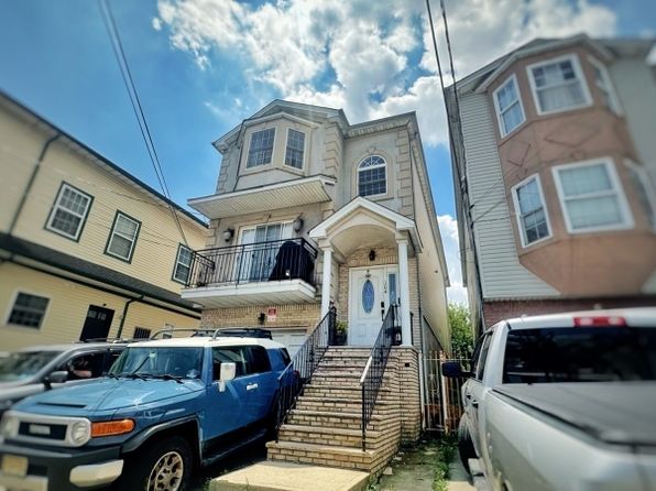 304 Marshall St