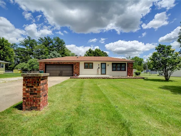 1390 S 31st St, Decatur, IL 62521