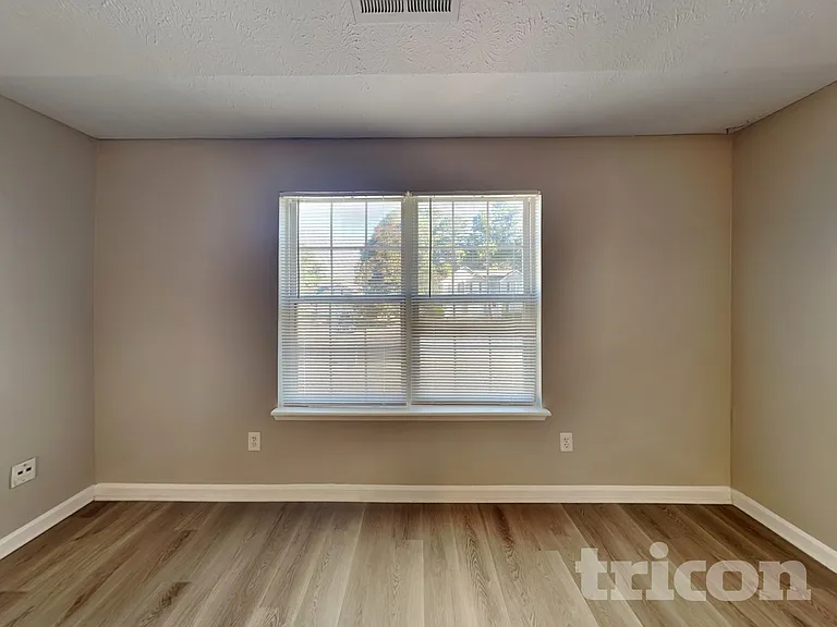 2929 Noah Dr — Photo 2