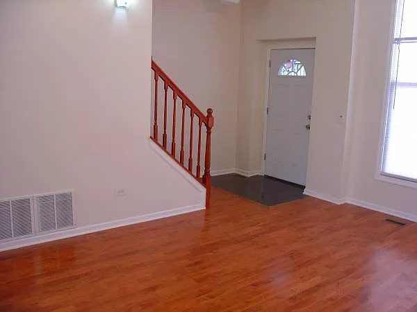1 bed, 850 sqft, $1,250 — Photo 3
