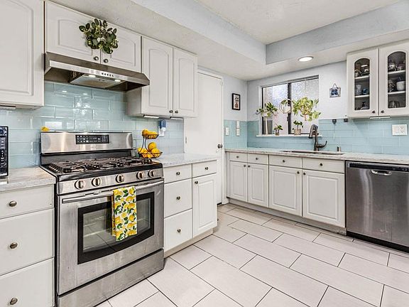2nd image of 3037 Highlands Blvd