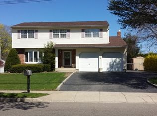 87 Old Country Rd, Deer Park, NY 11729