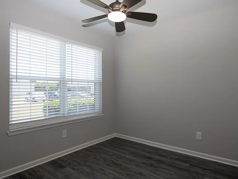 Yorkview Apartments — Photo 16