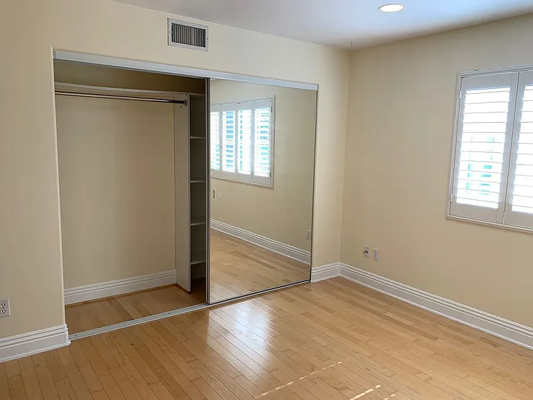 10652 Bloomfield St #1-4 — Photo 9