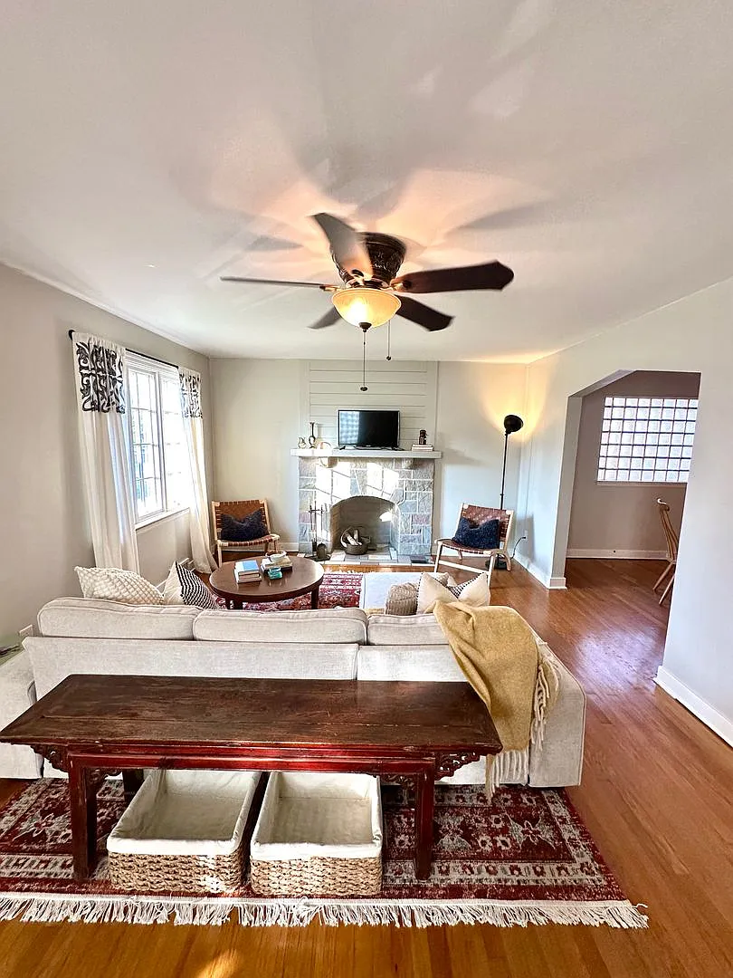 Updated 3 Bed, 1.5 Bath Home in Brentwood w/ Short Term & Furnished Lease Options - Available Ear... — Photo 2