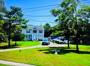 241 Middle Island Rd, Medford, NY 11763