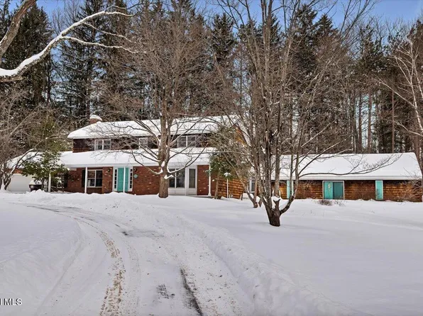 84 Climer Circle, West Sand Lake, NY 12196