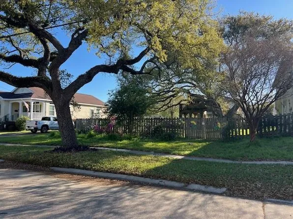 5635 Chamberlain Dr, New Orleans, LA 70122