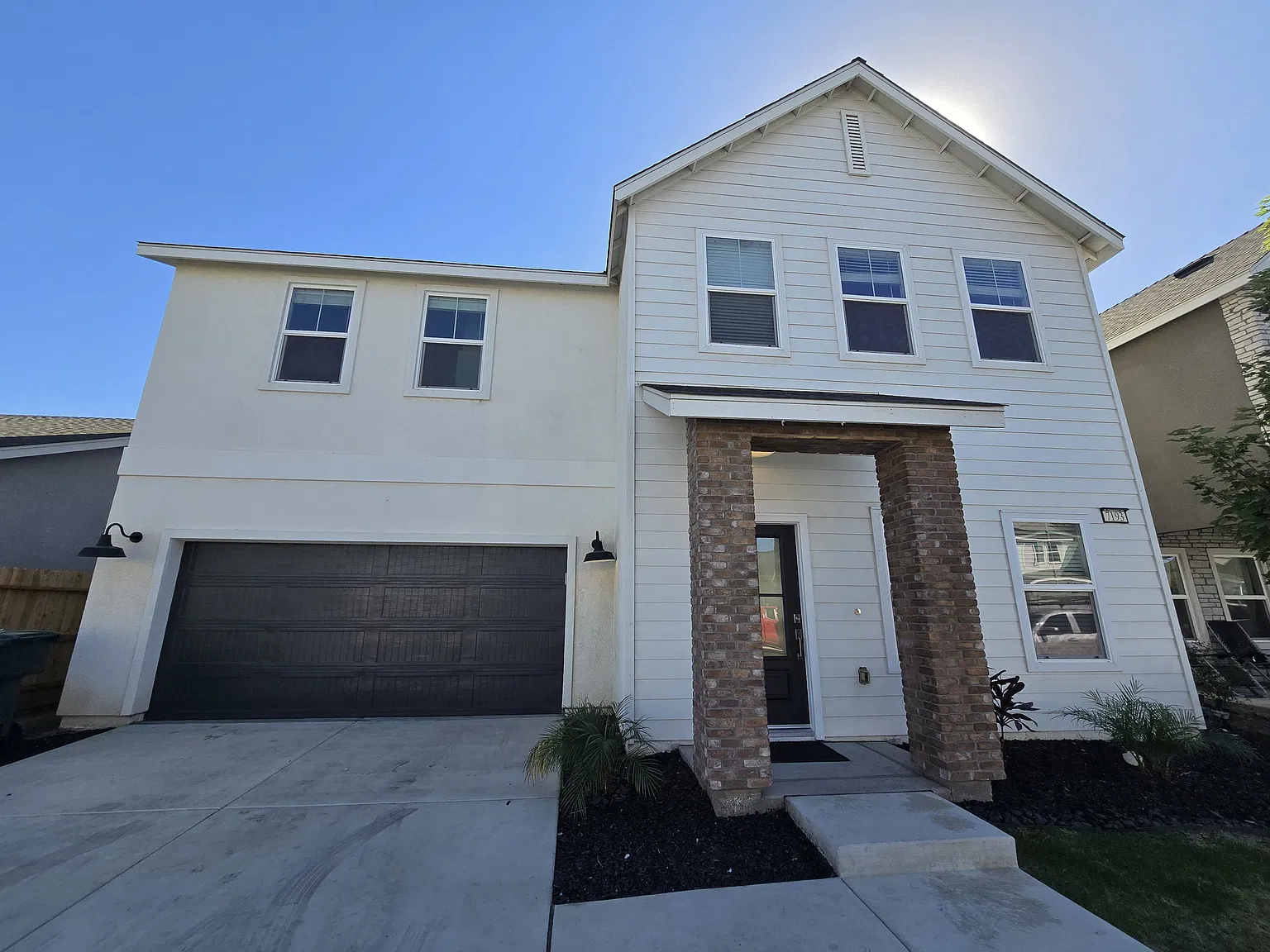 5 bed, 3.5 bath, 2985 sqft, $3,500 — Photo 2