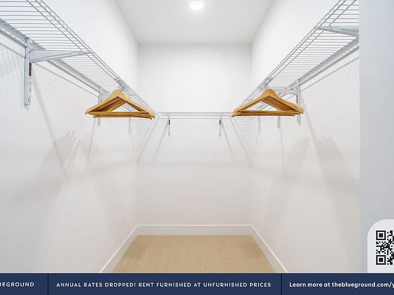 Walk-in Closet