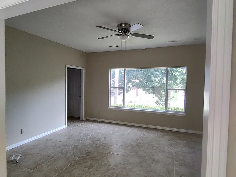 2989 E Setter St — Photo 5