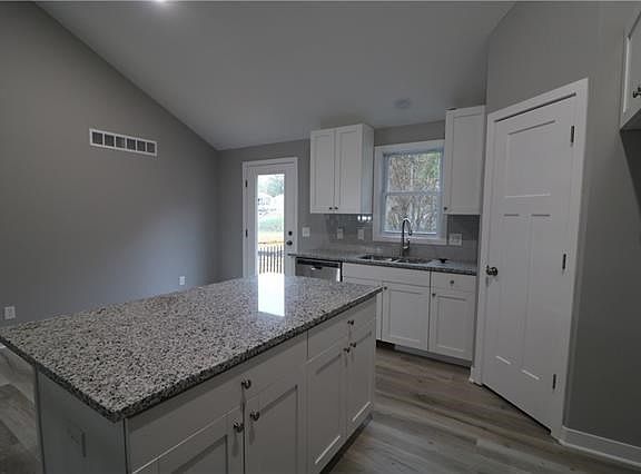 4th image of 5315 Crystal Dr
