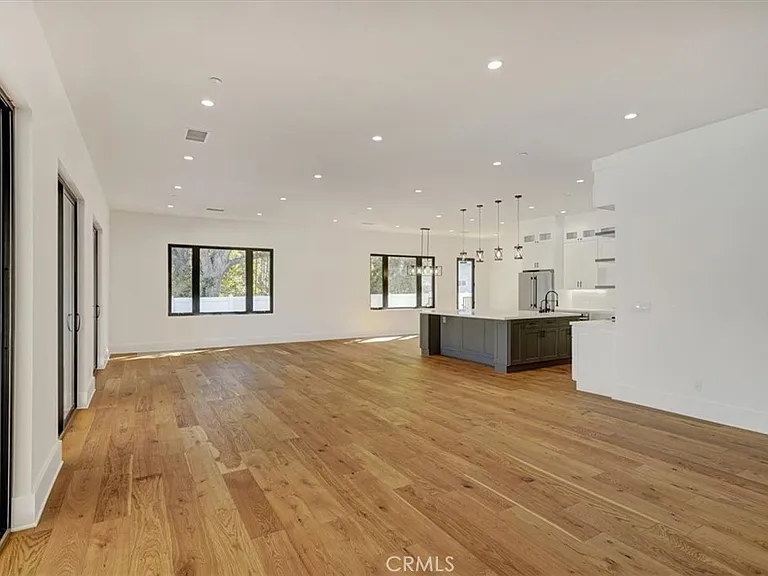 5520 Woodlake Ave — Photo 7
