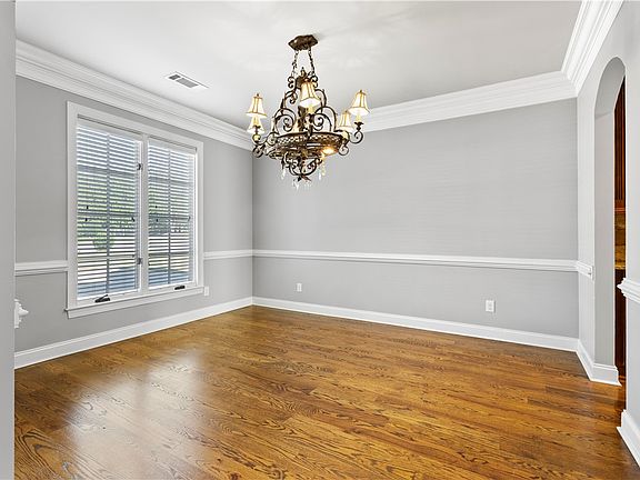5th image of 755 Oakdale Dr