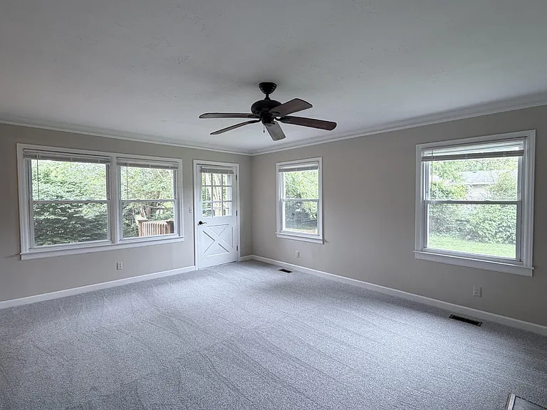 725 Wildflower Ln — Photo 15