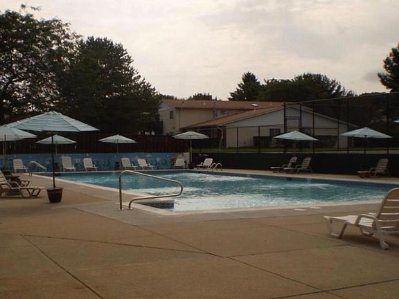 5th image of 194 Duxbury Ct