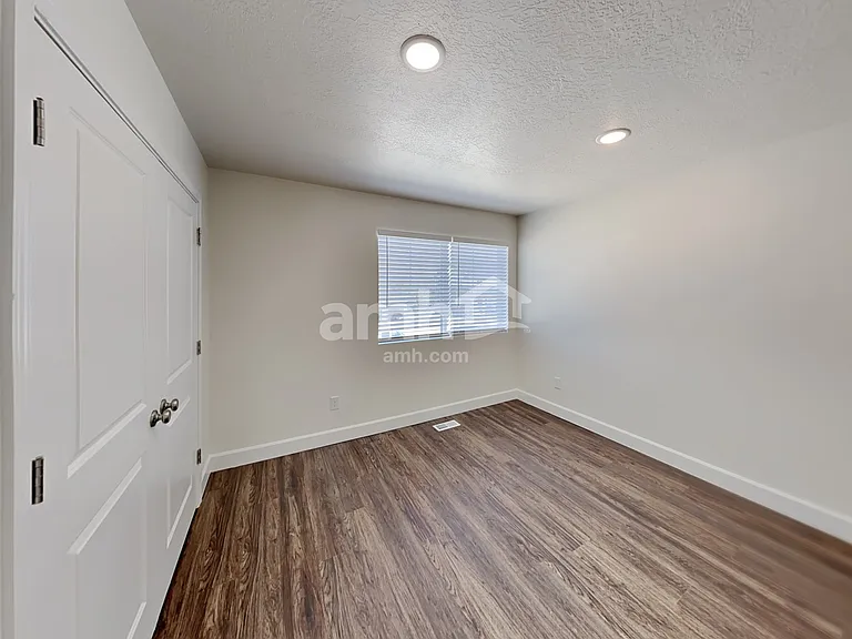 2184 E Silverado Ln — Photo 20