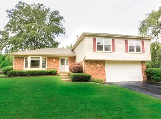 701 Deerchase Rd, Lake Zurich, IL 60047