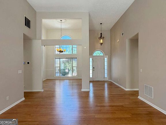5th image of 404 Eaglet Ct
