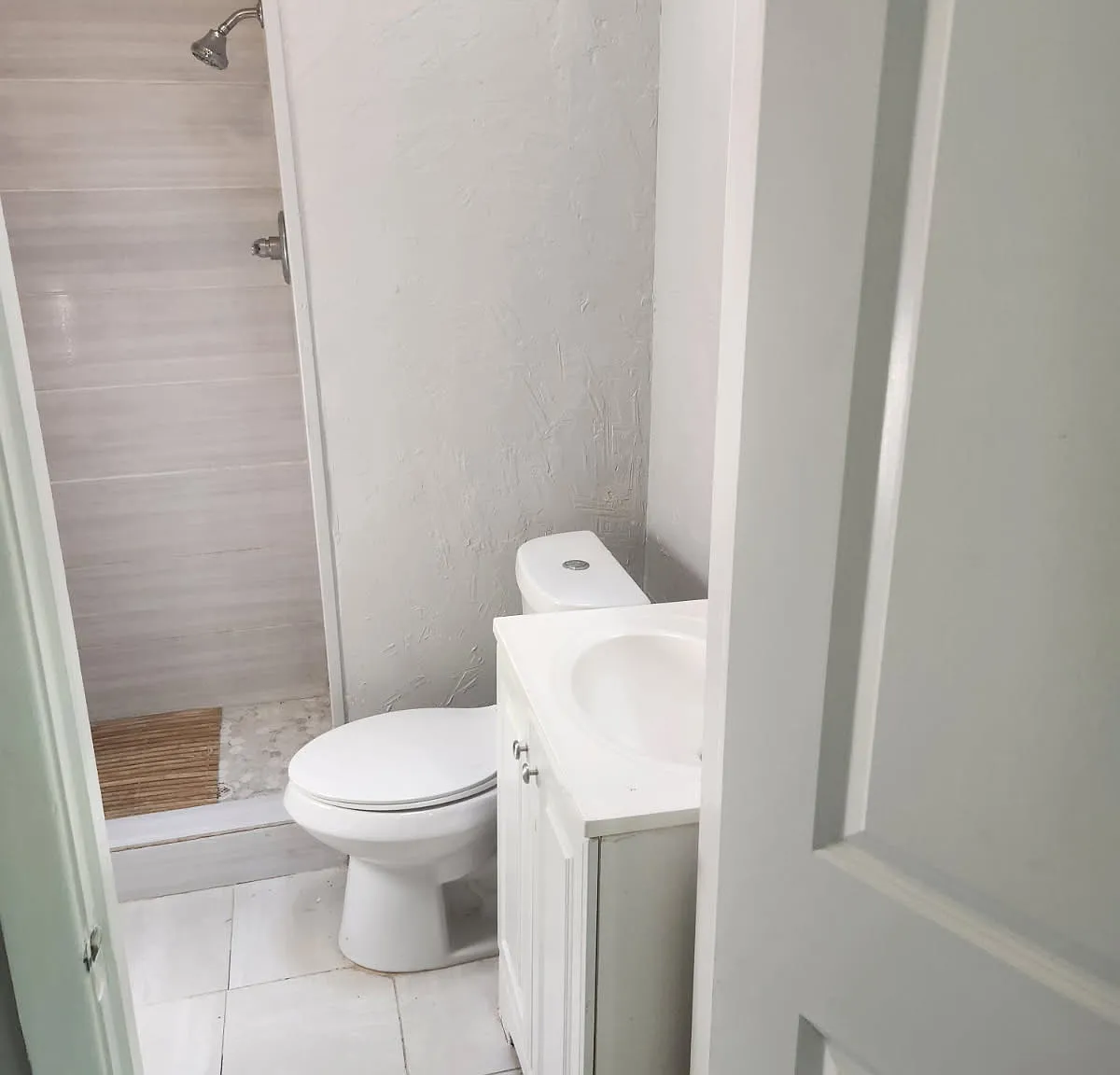 5 bed, $1,000 — Photo 2