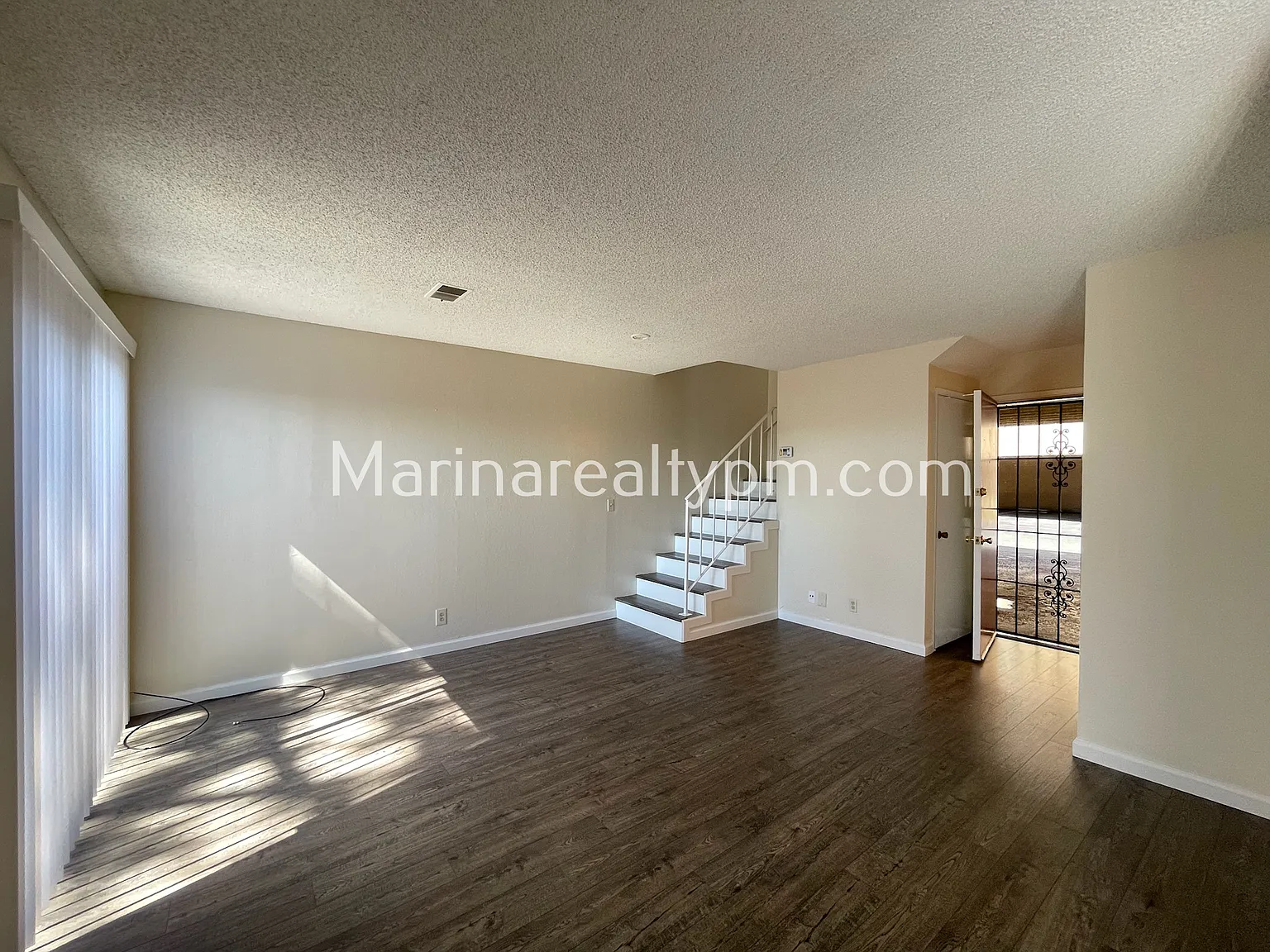 2 bed, 1.5 bath, 880 sqft, $2,100 — Photo 1