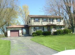 7593 S Pearl Rd, Oakfield, NY 14125