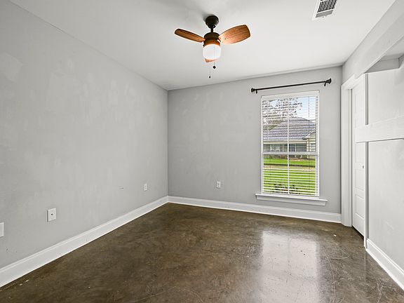 3rd image of 32590 Weiss Rd