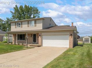 5063 Abington Dr, Troy, MI 48085