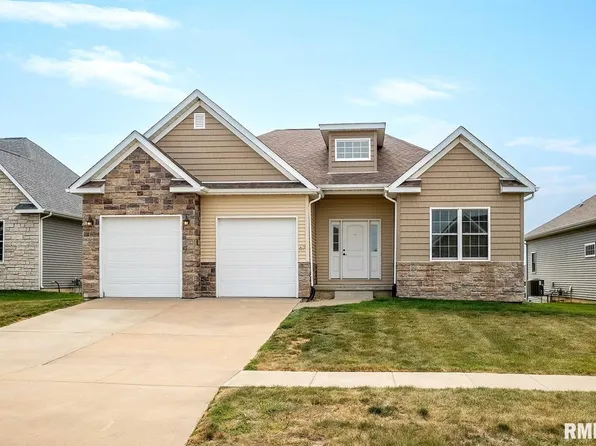 67 Cobblestone Ln, Le Claire, IA 52753