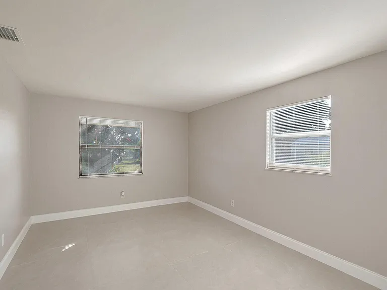 3147 Naylor Ter — Photo 7