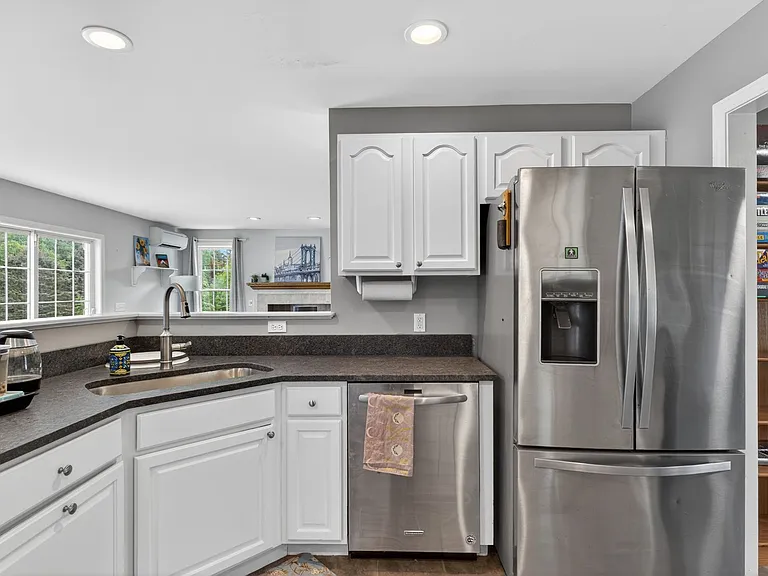 9 Stephen Dr — Photo 15