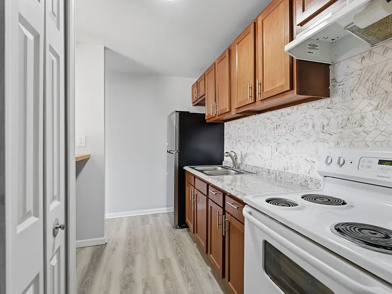 Hubbard Apartments — Photo 10